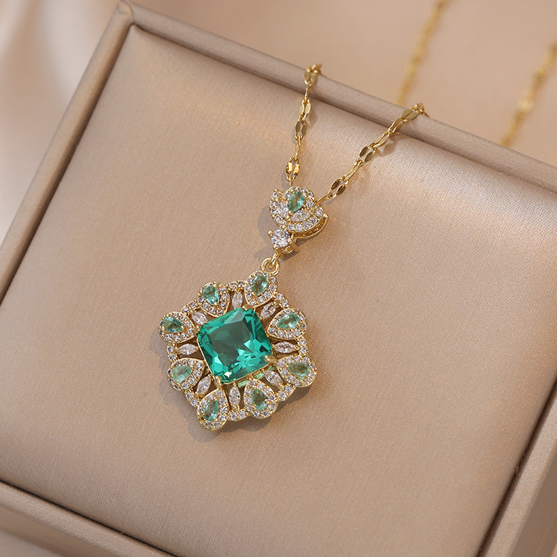 luxurious necklace.jpg